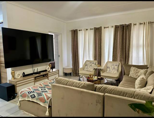 3 BEDROOM APARTMENT FOR SALE IN WATERFALL